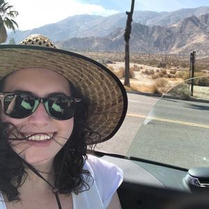 Meet your Posher, Caitlin